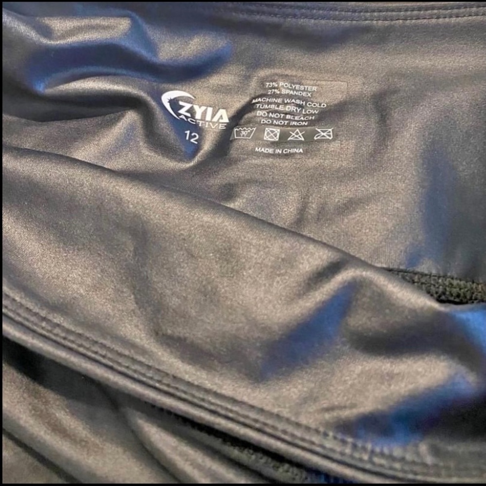 ZYIA Light n tight Metallic Leggings, NWOT